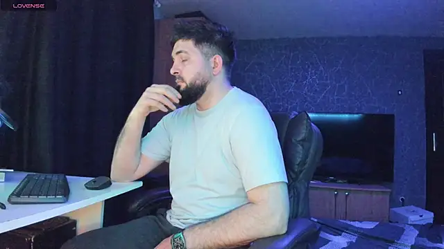 Snapshot of Eduu2322 chatting on January 25, 2025, 9:35 pm Eduu2322 online show from January 25, 2025, 9:35 pm