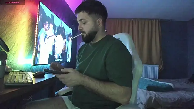 Snapshot of Eduu2322 chatting on January 8, 2026, 9:54 pm Eduu2322 online show from January 8, 2026, 9:54 pm