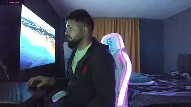 Snapshot of Eduu2322 chatting on September 25, 2025, 6:58 pm Eduu2322 online show from September 25, 2025, 6:58 pm