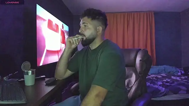 Snapshot of Eduu2322 chatting on September 19, 2025, 7:18 pm Eduu2322 online show from September 19, 2025, 7:18 pm