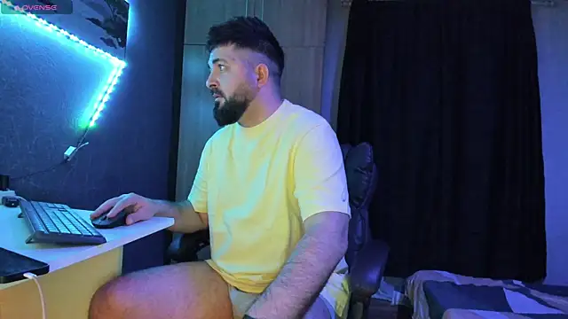 Snapshot of Eduu2322 chatting on March 9, 2025, 10:19 pm Eduu2322 online show from March 9, 2025, 10:19 pm