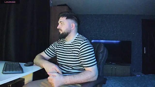 Snapshot of Eduu2322 chatting on January 10, 2025, 10:57 pm Eduu2322 online show from January 10, 2025, 10:57 pm