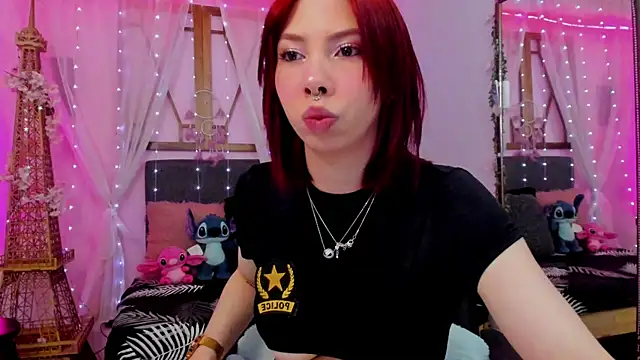 Snapshot of laura_olssen chatting on September 18, 2025, 12:19 pm laura olssen online show from September 18, 2025, 12:19 pm