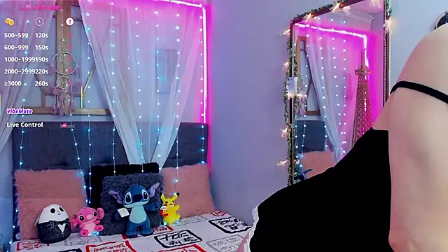 Snapshot of laura_olssen chatting on March 21, 2025, 12:50 pm laura olssen online show from March 21, 2025, 12:50 pm