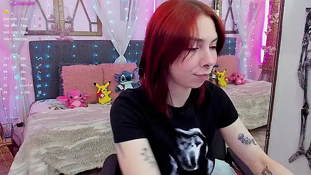 Snapshot of laura_olssen chatting on November 17, 2025, 12:31 pm laura olssen online show from November 17, 2025, 12:31 pm