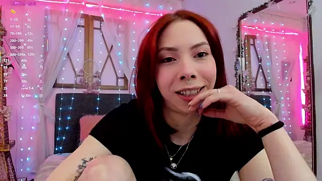 Snapshot of laura_olssen chatting on November 10, 2025, 12:21 pm laura olssen online show from November 10, 2025, 12:21 pm