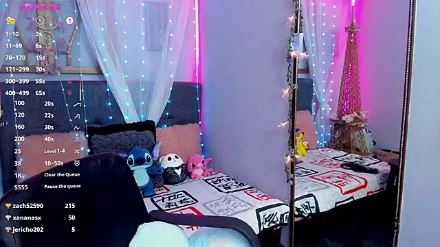 Snapshot of laura_olssen chatting on March 19, 2025, 4:02 pm laura olssen online show from March 19, 2025, 4:02 pm