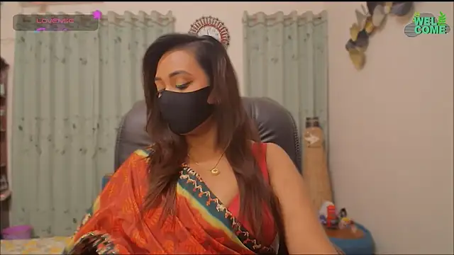 Snapshot of OH-Monica chatting on January 5, 2026, 10:13 pm OH-Monica online show from January 5, 2026, 10:13 pm