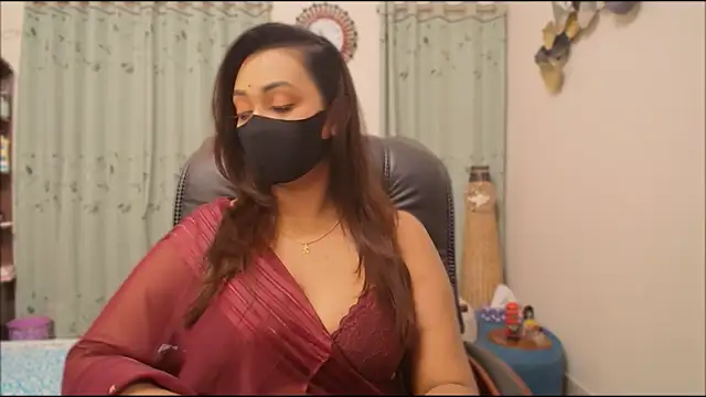 Snapshot of OH-Monica chatting on December 18, 2025, 7:07 pm OH-Monica online show from December 18, 2025, 7:07 pm