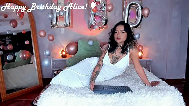Snapshot of AliceBanks chatting on August 3, 2026, 11:27 am AliceBanks online show from August 3, 2026, 11:27 am