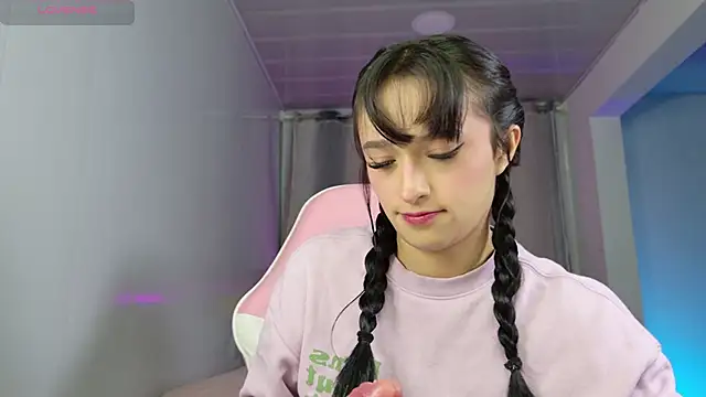 issagarcia online show from November 9, 2025, 12:47 am