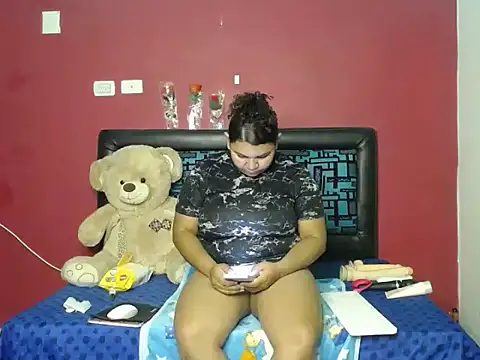 karolhot916 online show from March 2, 2026, 9:44 pm