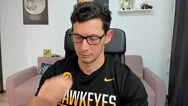 BrutusK08 online show from November 17, 2025, 7:12 am