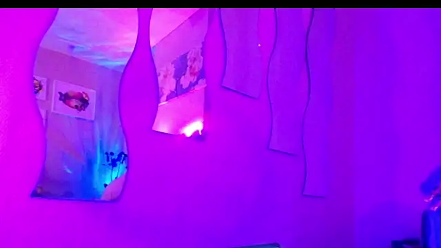 Snapshot of Lia_Roxx chatting on February 10, 2025, 3:32 pm Lia Roxx online show from February 10, 2025, 3:32 pm