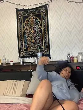 KittyLoroi online show from May 5, 2026, 1:52 am