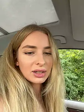 Snapshot of EvieEvans chatting on June 28, 2026, 3:40 pm EvieEvans online show from June 28, 2026, 3:40 pm
