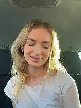 Snapshot of EvieEvans chatting on February 16, 2025, 4:32 pm EvieEvans online show from February 16, 2025, 4:32 pm