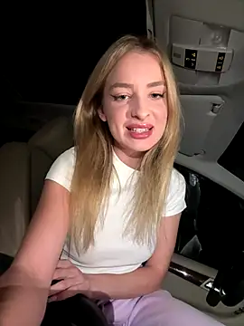 Snapshot of EvieEvans chatting on December 3, 2024, 9:50 pm EvieEvans online show from December 3, 2024, 9:50 pm