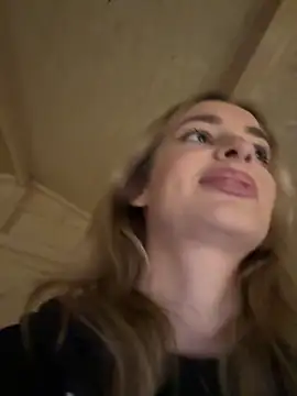 Snapshot of EvieEvans chatting on February 22, 2025, 4:51 pm EvieEvans online show from February 22, 2025, 4:51 pm