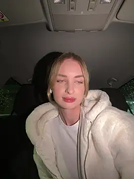 Snapshot of EvieEvans chatting on March 2, 2025, 7:19 pm EvieEvans online show from March 2, 2025, 7:19 pm