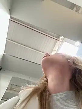 Snapshot of EvieEvans chatting on February 19, 2025, 3:49 pm EvieEvans online show from February 19, 2025, 3:49 pm