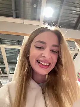 Snapshot of EvieEvans chatting on February 18, 2025, 4:03 pm EvieEvans online show from February 18, 2025, 4:03 pm