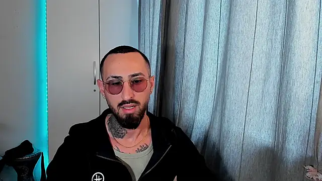 Snapshot of Baddfuckerr chatting on February 7, 2025, 8:01 am Baddfuckerr online show from February 7, 2025, 8:01 am