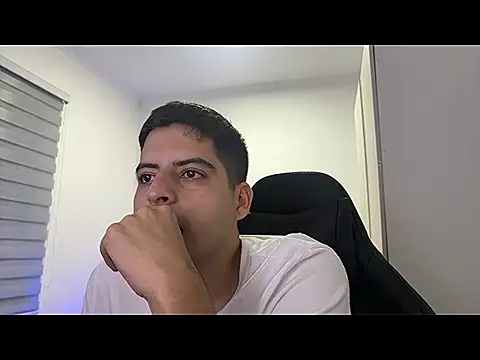 Snapshot of lordbeja chatting on April 8, 2026, 2:57 am lordbeja online show from April 8, 2026, 2:57 am