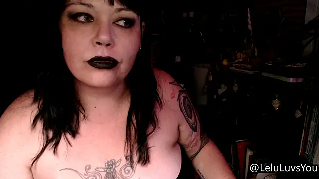 Snapshot of LeluLuvsYou chatting on October 12, 2025, 6:37 am LeluLuvsYou online show from October 12, 2025, 6:37 am