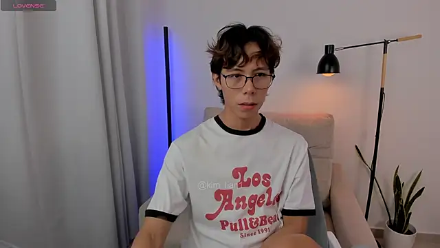 kim lian21 online show from November 4, 2025, 1:48 pm