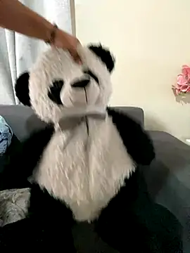 YellowHoneyDip online show from October 26, 2025, 1:33 pm