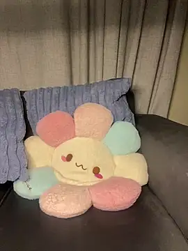 YellowHoneyDip online show from January 13, 2026, 7:51 pm