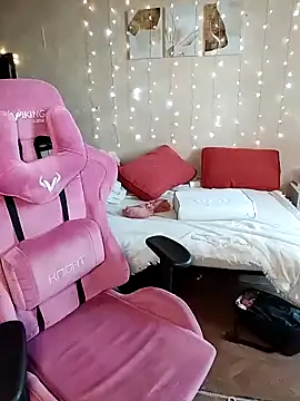 Snapshot of DenisHailey chatting on February 11, 2025, 12:04 pm DenisHailey online show from February 11, 2025, 12:04 pm