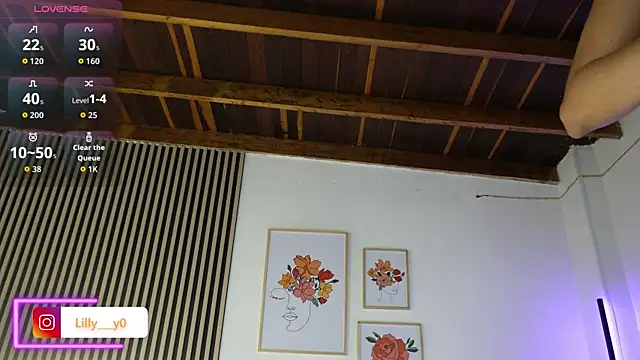 LillyDolls23 online show from November 5, 2025, 12:52 pm