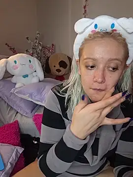 Snapshot of NaomiShimizu chatting on November 20, 2025, 9:36 pm NaomiShimizu online show from November 20, 2025, 9:36 pm