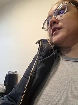 NaomiShimizu online show from April 15, 2026, 5:17 pm