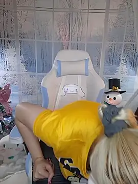 Snapshot of NaomiShimizu chatting on December 15, 2025, 9:09 pm NaomiShimizu online show from December 15, 2025, 9:09 pm