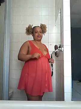 Snapshot of THESHORTQUEEN chatting on November 5, 2025, 2:09 pm THESHORTQUEEN online show from November 5, 2025, 2:09 pm