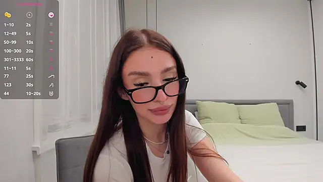 xxnadya online show from October 17, 2025, 1:02 pm