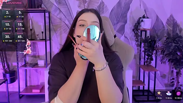 CoralineKeyns online show from November 7, 2025, 5:34 am