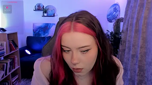 CoralineKeyns online show from March 27, 2026, 6:44 am