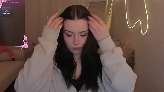 CoralineKeyns online show from March 12, 2026, 5:45 am