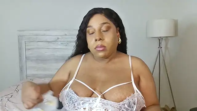 Snapshot of Carmen_Cream chatting on February 1, 2026, 2:15 pm Carmen Cream online show from February 1, 2026, 2:15 pm