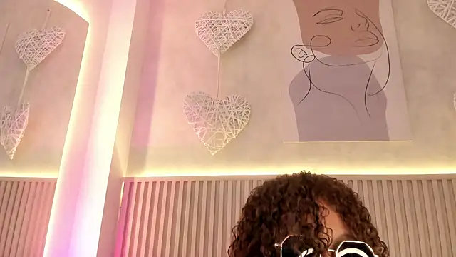 Snapshot of daiana_curly chatting on June 25, 2026, 8:25 pm daiana curly online show from June 25, 2026, 8:25 pm