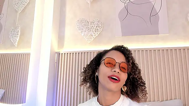 daiana curly online show from February 11, 2026, 7:47 pm