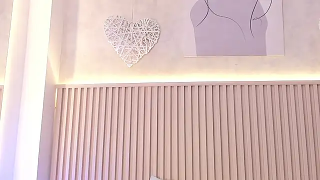 daiana curly online show from December 2, 2025, 8:10 pm