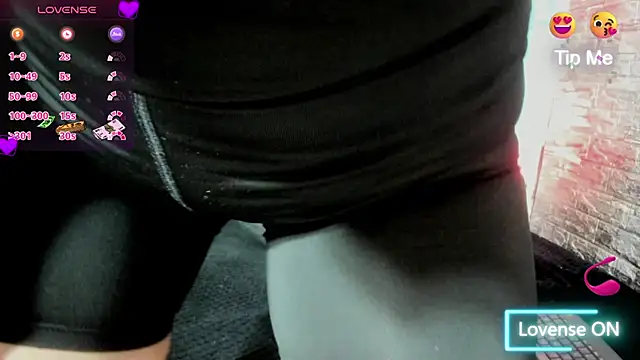 Snapshot of Cloee66 chatting on November 8, 2025, 12:42 pm Cloee66 online show from November 8, 2025, 12:42 pm