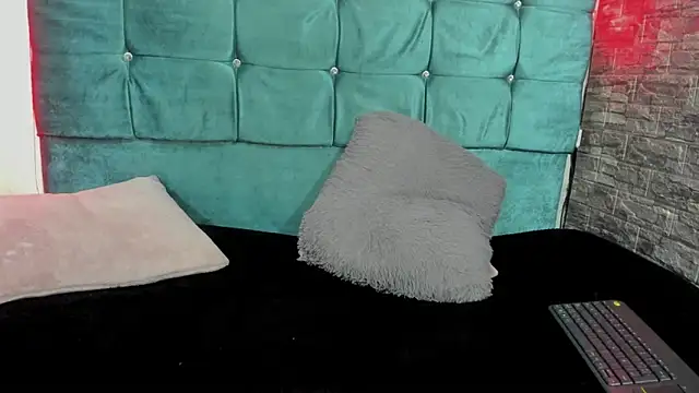 Snapshot of Cloee66 chatting on February 28, 2025, 6:20 pm Cloee66 online show from February 28, 2025, 6:20 pm