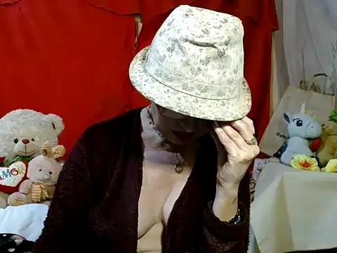 hottieperla online show from February 19, 2026, 7:22 pm