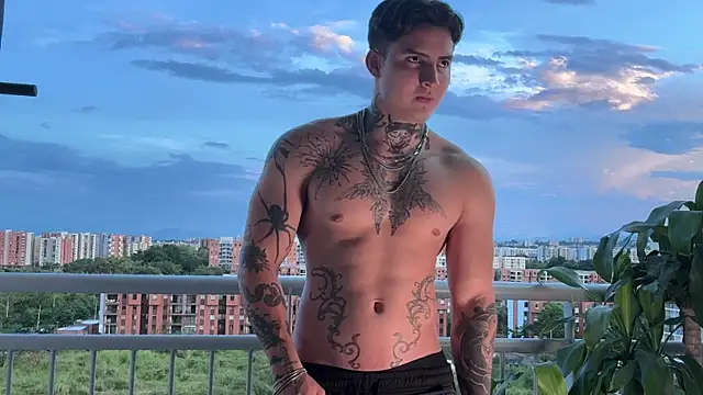 dantecoppolaa  online show from April 18, 2026, 11:05 pm